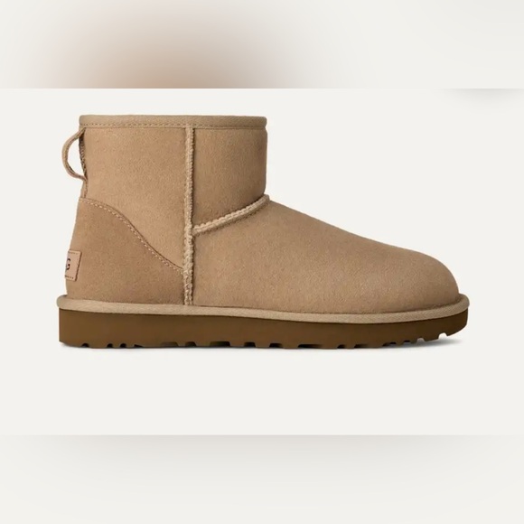 UGG Classic Mini II Sand Size 8 - Picture 1 of 10